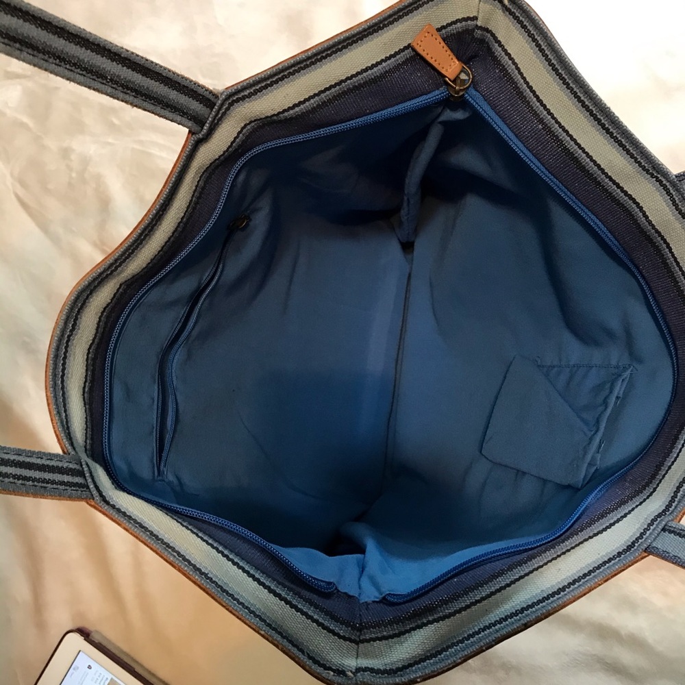 Blue stripe cotton zippered tote with leather trim - Picture 4 of 4
